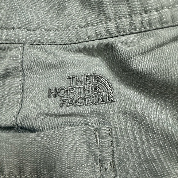 The North Face Woman’s Athletic Green Shorts Size 10 B44. - Picture 4 of 9